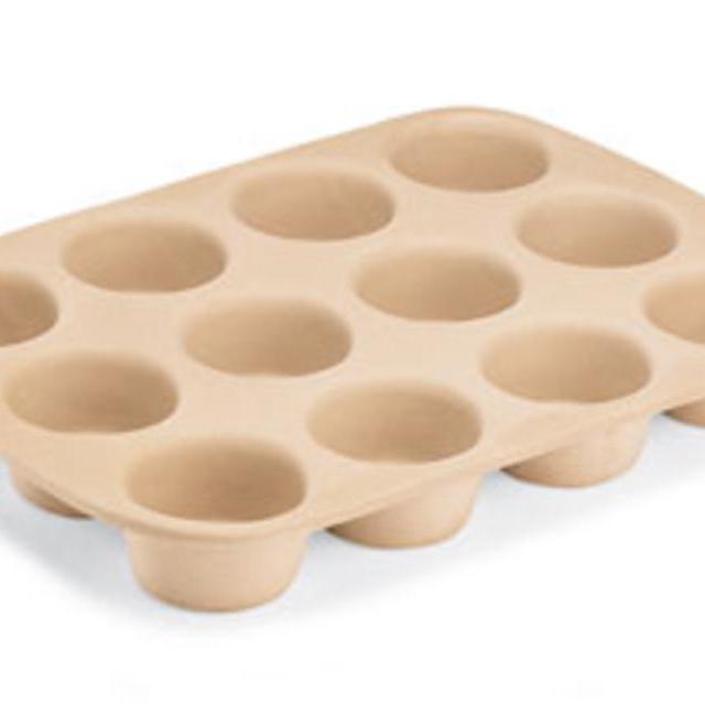 Stoneware 12-Cup Muffin Pan