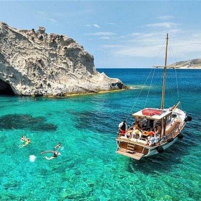 Day Cruise & Lunch in Paros
