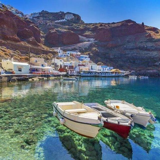 Sightseeing in Santorini
