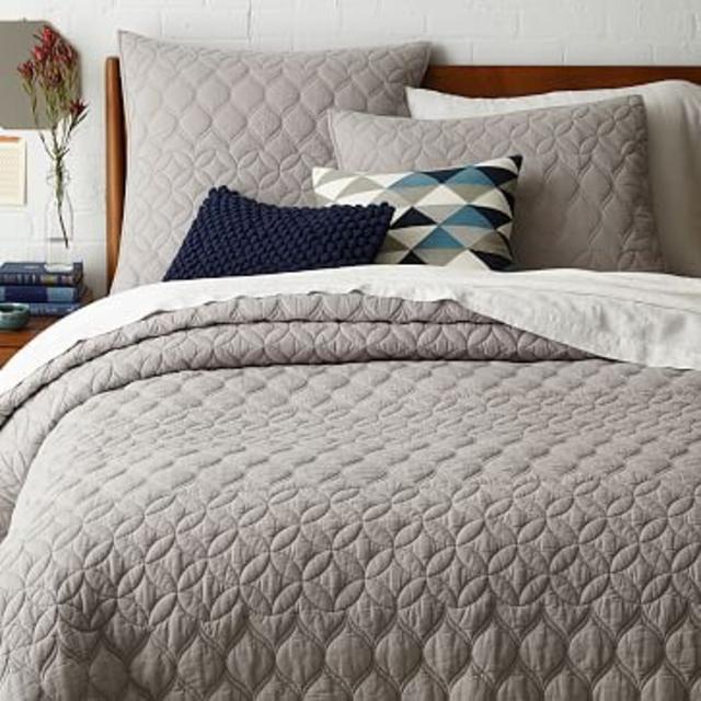 Mid-Century Circlet Ogee Quilt, King, Platinum