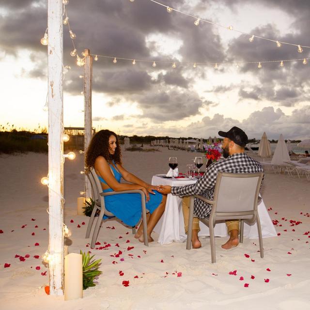 *Honeymoon* Dinner on the beach