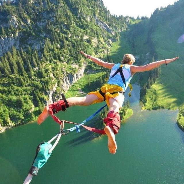 Bungee Jumping in Queenstown