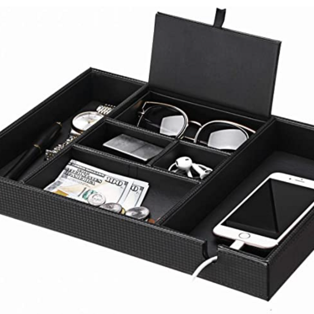 BEWISHOME Valet Tray for Men Dresser Organizer Nightstand Organizer Desktop Storage Organizer with Large Smartphone Charging Station, 6 Compartments, Carbon Fiber Faux Leather,Black SSH16C