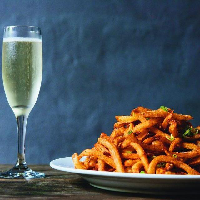 New Orleans: Dinner for two + bottle of bubbles