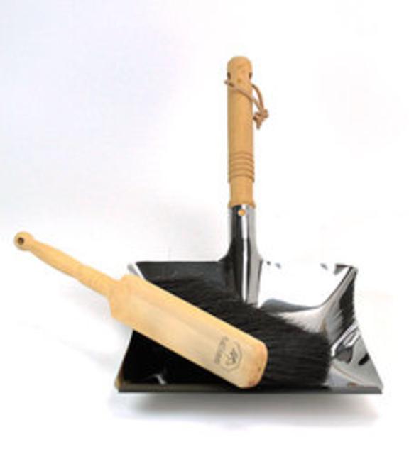 Wood Handled Dust Pan
