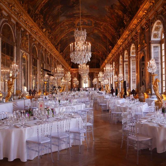 Mini-Moon – Versailles Tour, Dinner, & Fireworks Show