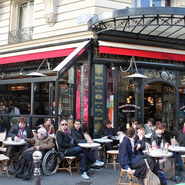 Mini-Moon – Lunch at Cafe Charlot