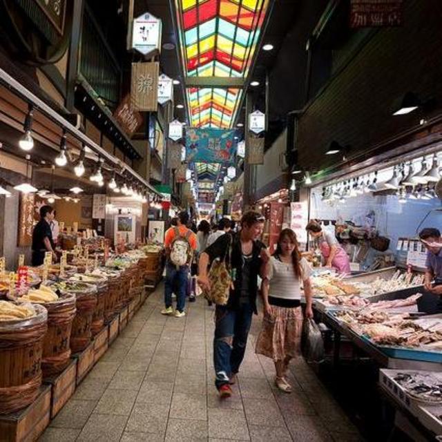 Honeymoon! – Lunch at Nishiki Market Kyoto