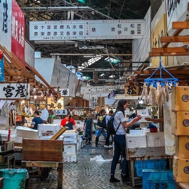 Honeymoon! – Tsukiji Fish Market Private Guide - Tokyo