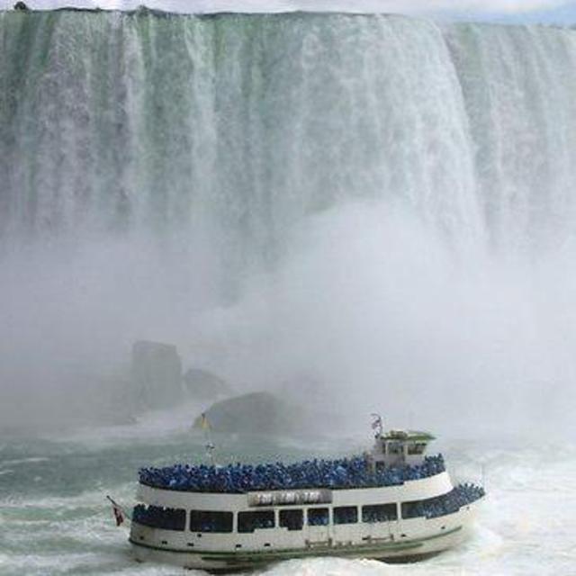 Honeymoon Niagara Falls Maid of the Mist Tour (for 2)