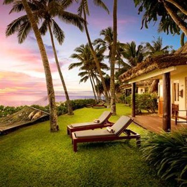 Fiji: Beachside Bure Resort