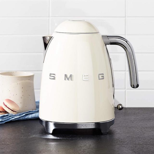Smeg Cream Retro Electric Tea Kettle
