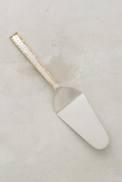 Besart Cake Server