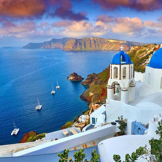 Honeymoon Suite: 5 Nights in Santorini