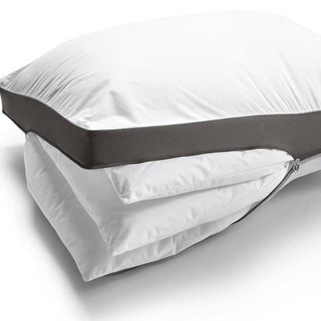 PLUSHCOMFORT™ PILLOW