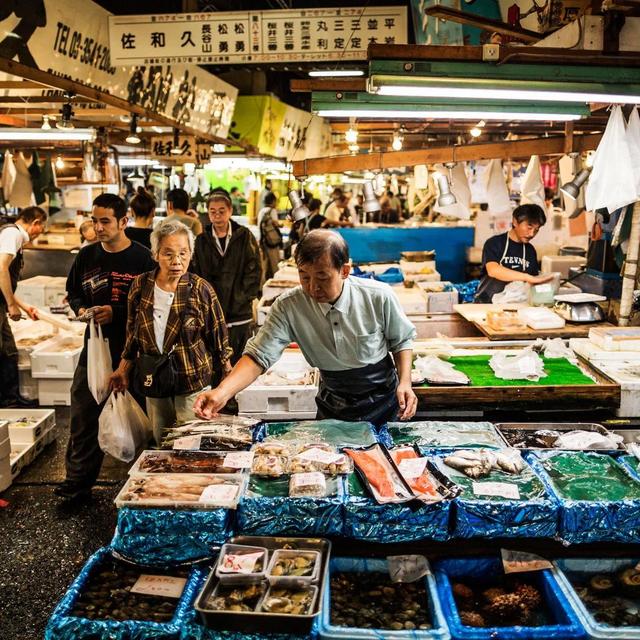 Tsukiji Fish Market Food Tour in Tokyo