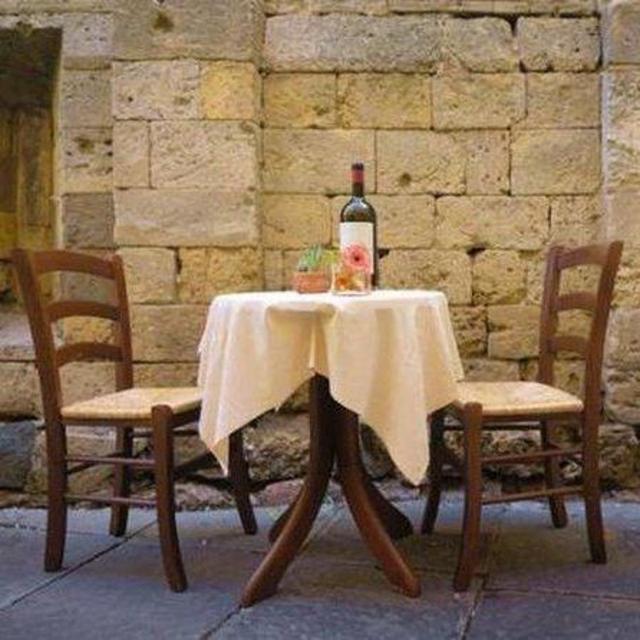 Sharing a bottle of Chianti at our (temporary) Tuscan Farmhouse