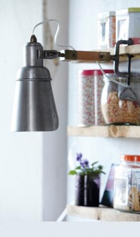 Retro clamp light