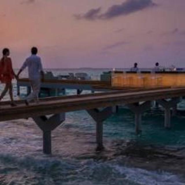Drinks with a View at Seabar at Four Seasons Landaa Giraavaru