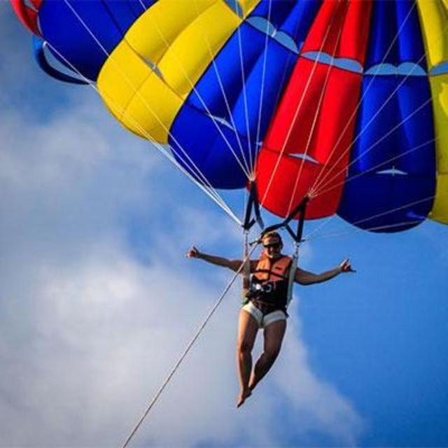 Honeymoon Experience - Parasailing