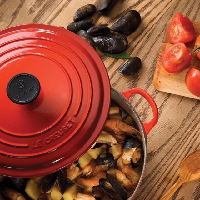 Le Creuset Signature Round Dutch Oven
