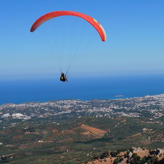 Paragliding in Crete