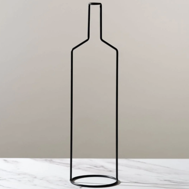 Tall Black Outline Vase no1